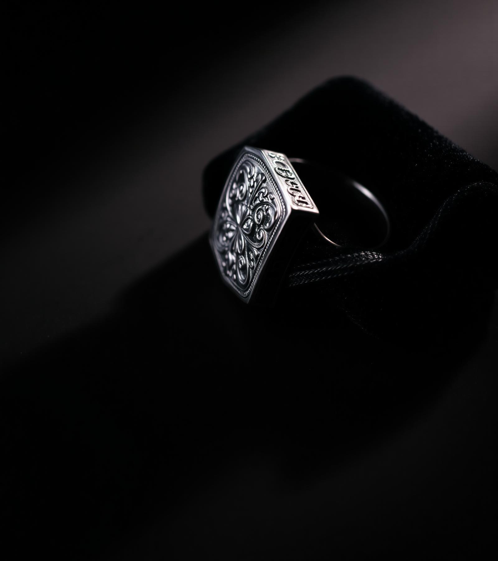 Sterling silver ring with baroque engraving